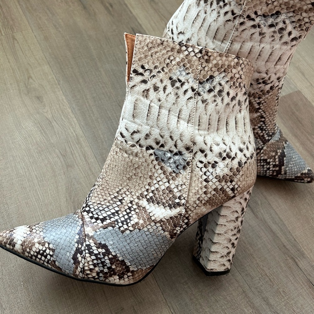Stylish Snake Print Ankle Boots